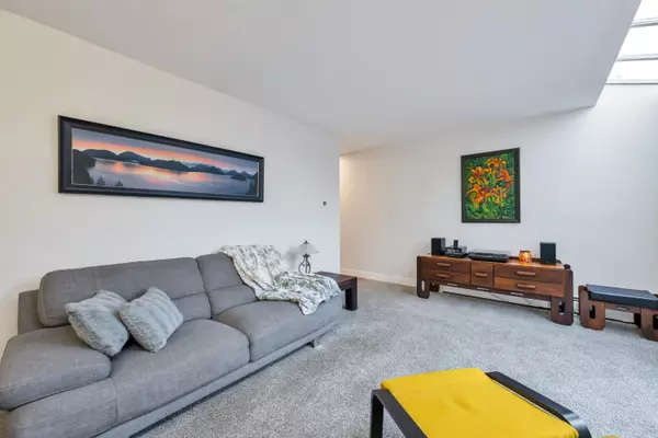 Port Moody, BC V3H 2E4,3349 Dewdney Trunk RD #1