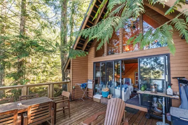 Pender Harbour, BC V0N 2H1,5989 Glen PL