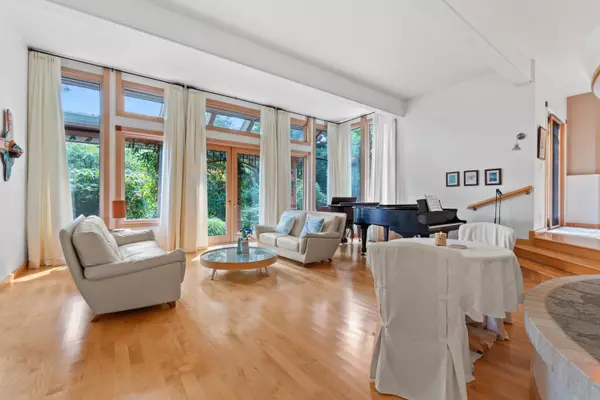 West Vancouver, BC V7V 4W6,2919 Tower Hill CRES
