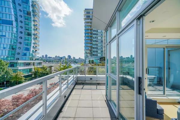 Vancouver, BC V6Z 3C9,403 Beach CRES