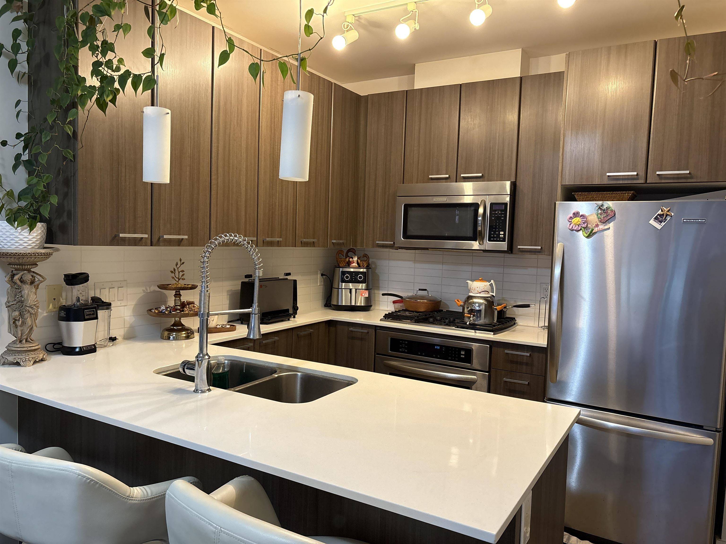Coquitlam, BC V3B 0H9,2955 Atlantic AVE #3006