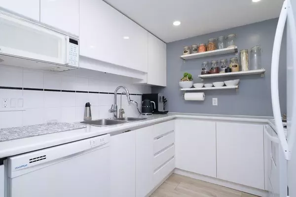 Vancouver, BC V6Z 2N1,1500 Howe ST #1003