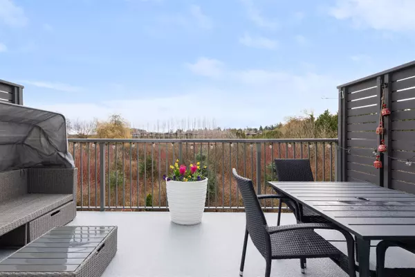 Tsawwassen, BC V4M 0E7,4726 Orca WAY #24