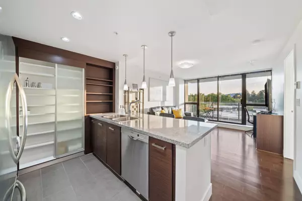 Coquitlam, BC V3B 0B8,2959 Glen DR #706