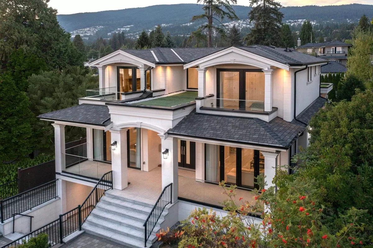 West Vancouver, BC V7T 1N4,1115 Fulton AVE