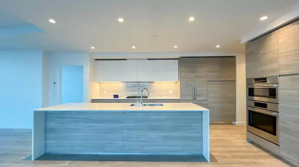 660 Quayside DR #3906,  New Westminster,  BC V3M 0P1