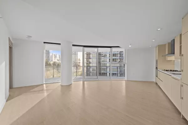 Vancouver, BC V6Z 0E7,89 Nelson ST #605