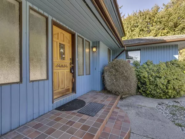 Sechelt, BC V0N 3A2,5237 Chartwell RD