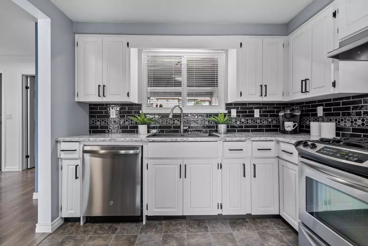 Abbotsford, BC V2S 1L6,33951 Marshall RD #8