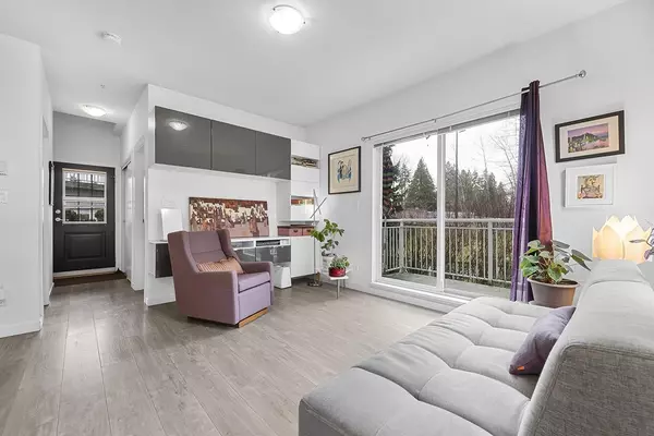 Burnaby, BC V5B 1S9,6965 Hastings ST #10