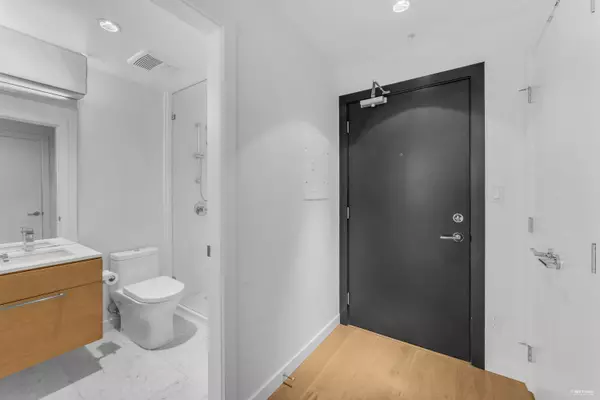 Surrey, BC V3T 0N2,13438 Central AVE #803