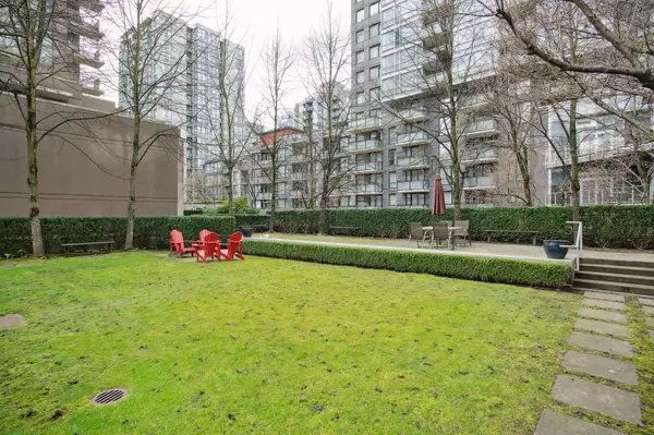 Vancouver, BC V6B 1J6,1001 Richards ST #TH3