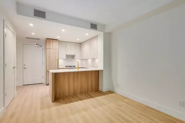 North Vancouver, BC V7J 0E9,2325 Emery CT #303