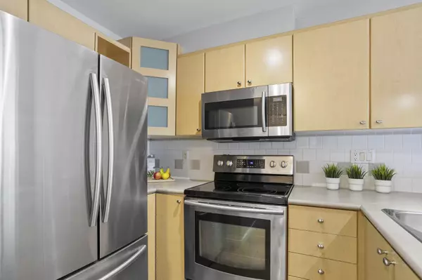 Port Moody, BC V3H 5C8,3122 St Johns ST #214