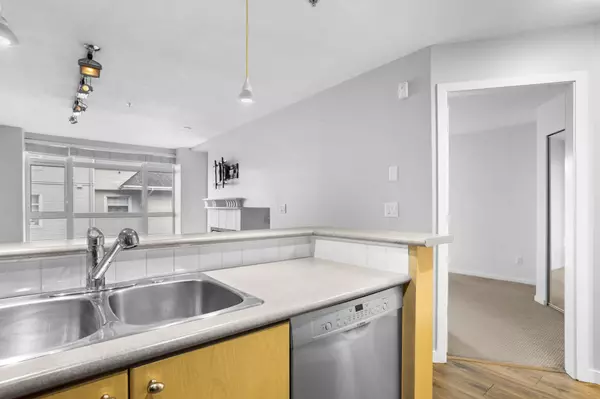 Port Moody, BC V3H 5C8,3122 St Johns ST #214