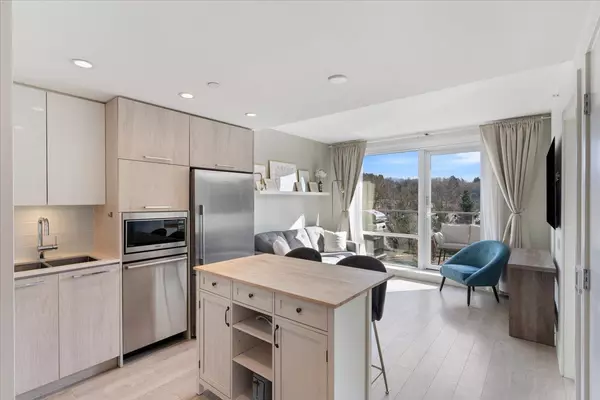 North Vancouver, BC V7J 0B5,680 Seylynn CRES #419