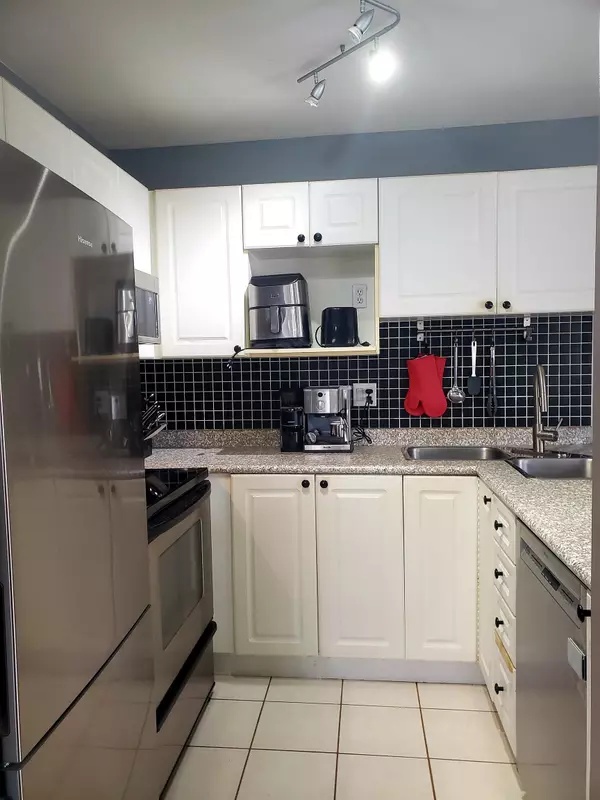 Port Coquitlam, BC V3C 3E4,2375 Shaughnessy ST #213