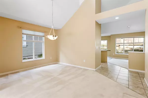 Surrey, BC V4P 3A3,14877 33 AVE #35