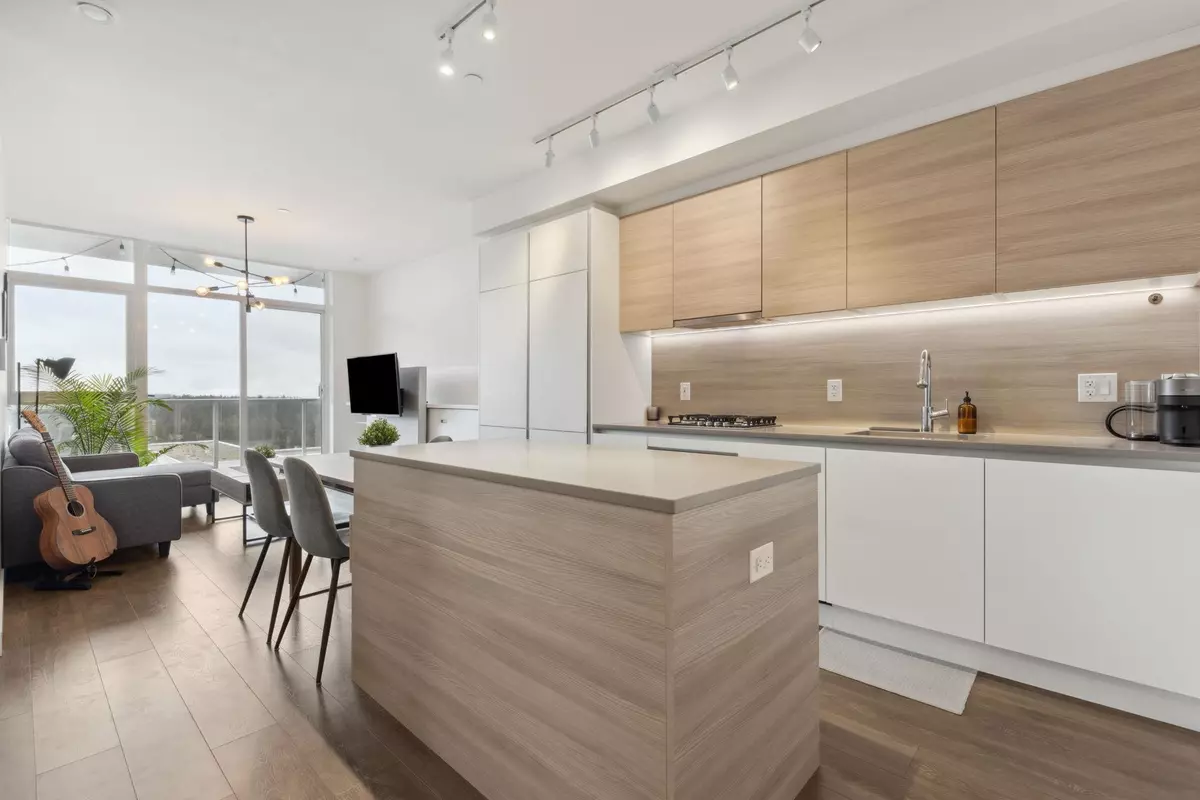 Coquitlam, BC V3J 0J6,657 Whiting WAY #3503