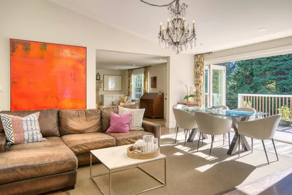 Roberts Creek, BC V0N 2W2,3258 Beach AVE