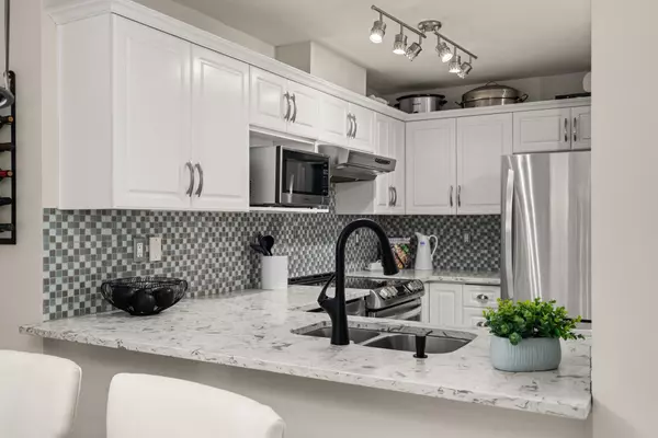 White Rock, BC V4B 4B9,1280 Merklin ST #103