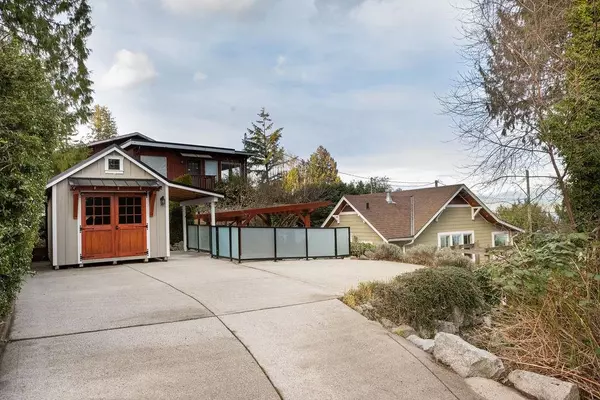 Gibsons, BC V0N 1V9,579 Gibsons WAY