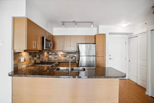 Tsawwassen, BC V4L 2A6,1315 56th ST #401