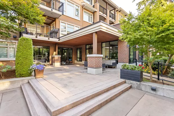 Surrey, BC V4A 2A3,15360 20 AVE #405