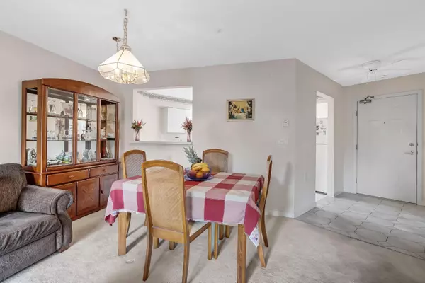 North Vancouver, BC V7J 3P5,2020 Cedar Village CRES #312