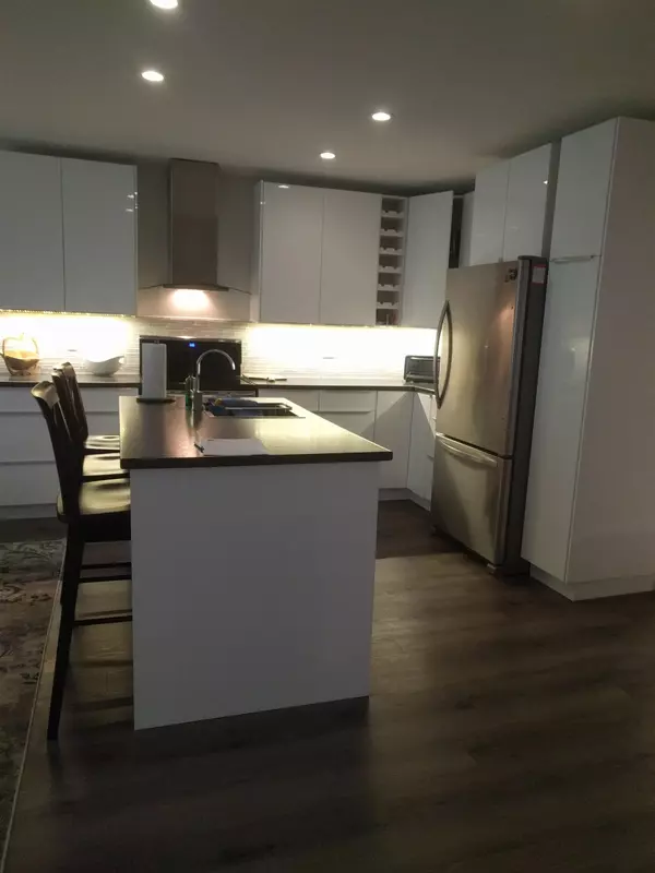 Burnaby, BC V5A 4K7,8828 Robins CT