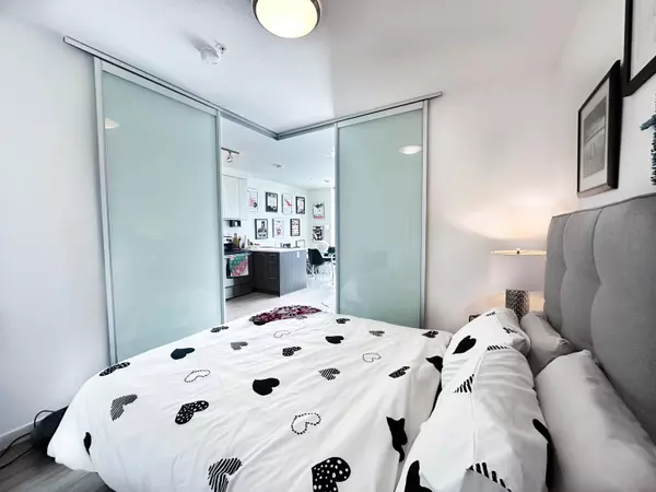 Burnaby, BC V5C 2J9,4310 Hastings ST #302