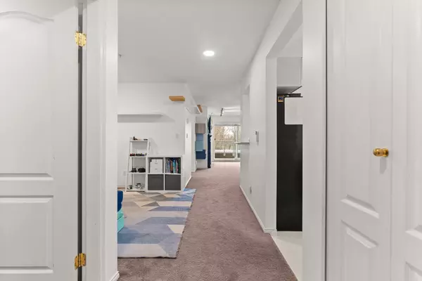 Richmond, BC V7C 5R9,5888 Dover CRES #222