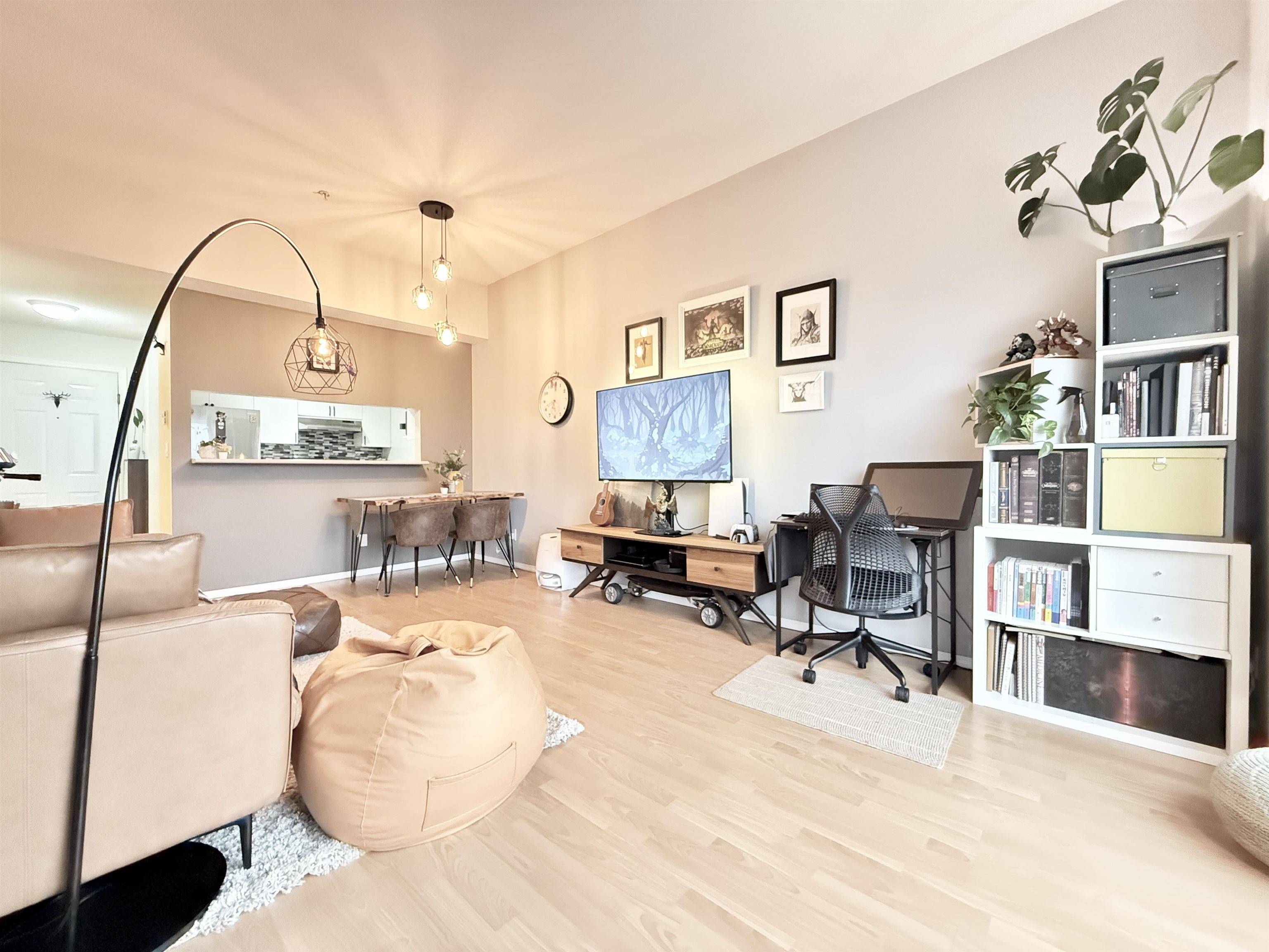 Vancouver, BC V5R 6C6,3463 Crowley DR #401