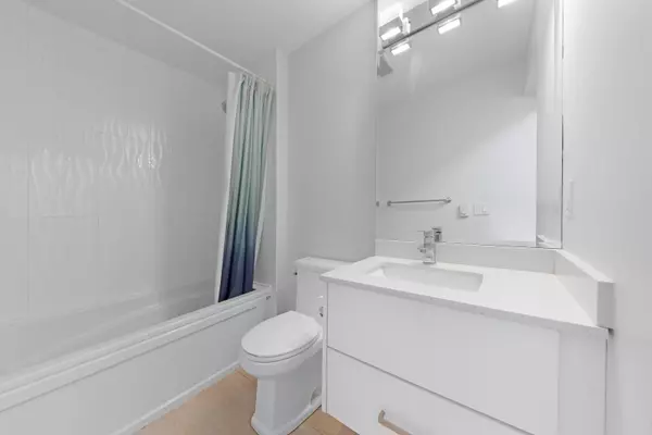 New Westminster, BC V3M 0K1,809 Fourth AVE #402