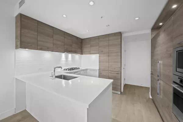 Burnaby, BC V3N 0H1,7358 Edmonds ST #1511