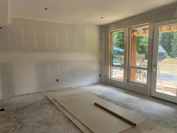 Hope, BC V0X 1L1,65733 Gardner DR