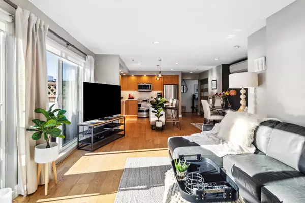 North Vancouver, BC V7M 3M8,108 W Esplanade #406