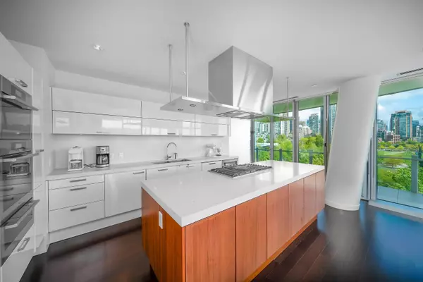 Vancouver, BC V6Z 0A5,1560 Homer Mews #702