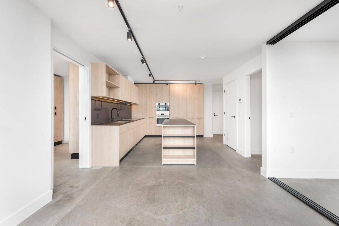 Vancouver, BC V5N 0J1,3996 Dumfries ST #607