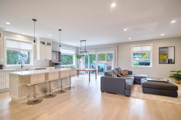 Sechelt, BC V7Z 0B9,5206 Heather RD