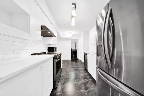 Maple Ridge, BC V2X 2E7,22351 St. Anne AVE #301