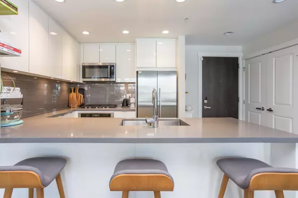 North Vancouver, BC V7M 0E8,277 W 1st ST