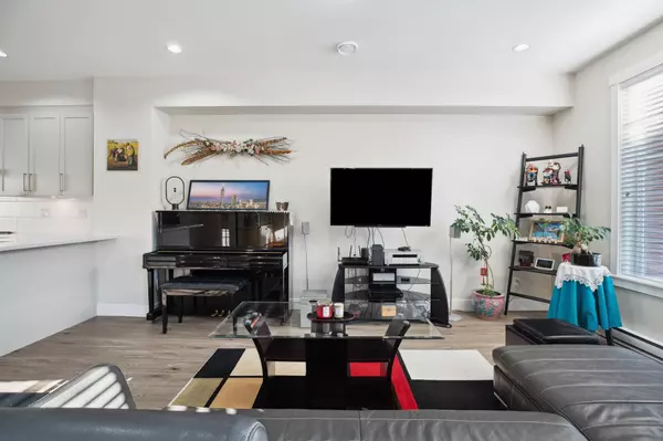 Langley, BC V2Y 0V1,20498 82 AVE #27