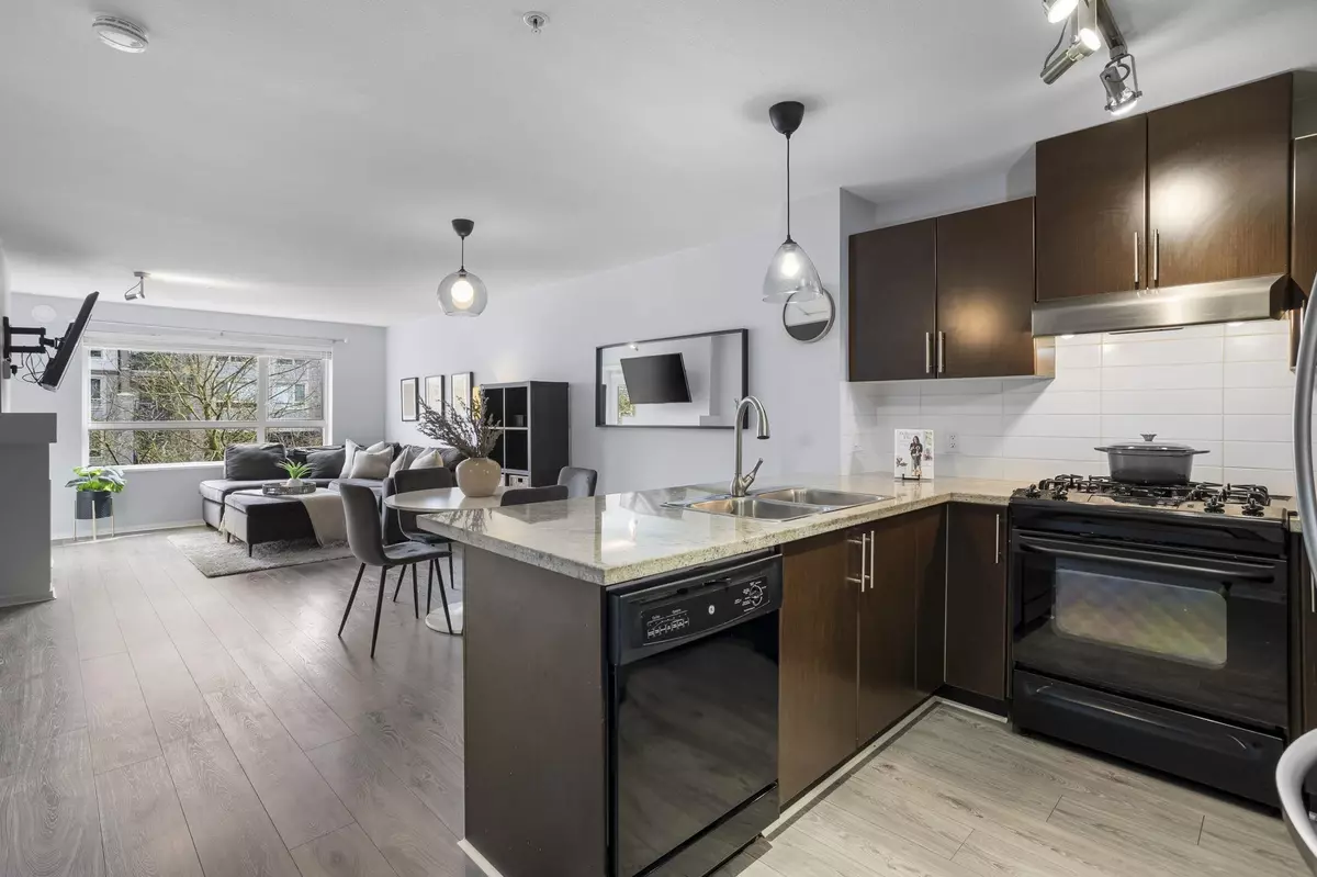Port Moody, BC V3H 5L3,700 Klahanie DR #313