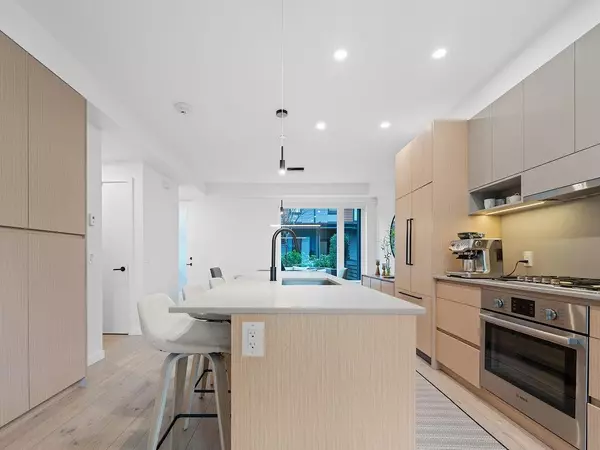 North Vancouver, BC V7L 0G8,528 E 2nd ST #50