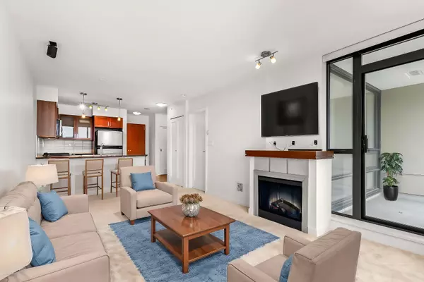 1 Renaissance SQ #1806,  New Westminster,  BC V3M 0B6