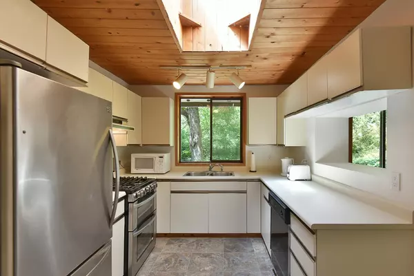 Roberts Creek, BC V0N 2W2,1533 Park AVE