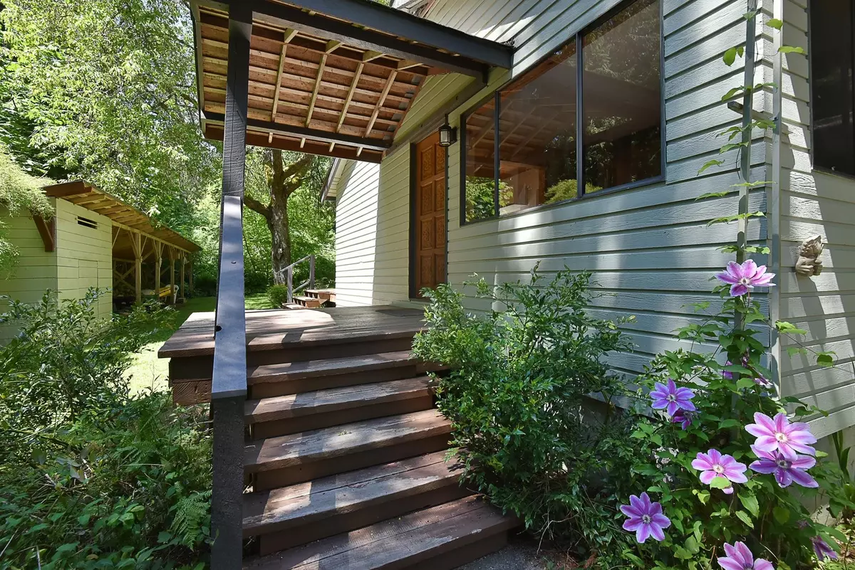 Roberts Creek, BC V0N 2W2,1533 Park AVE