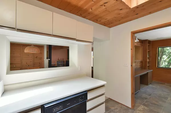 Roberts Creek, BC V0N 2W2,1533 Park AVE