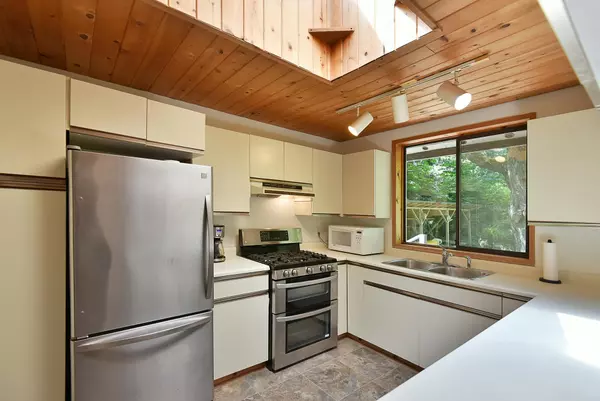 Roberts Creek, BC V0N 2W2,1533 Park AVE